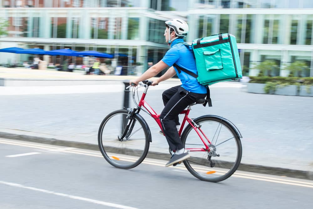 How Much Do Couriers Make Around The World?