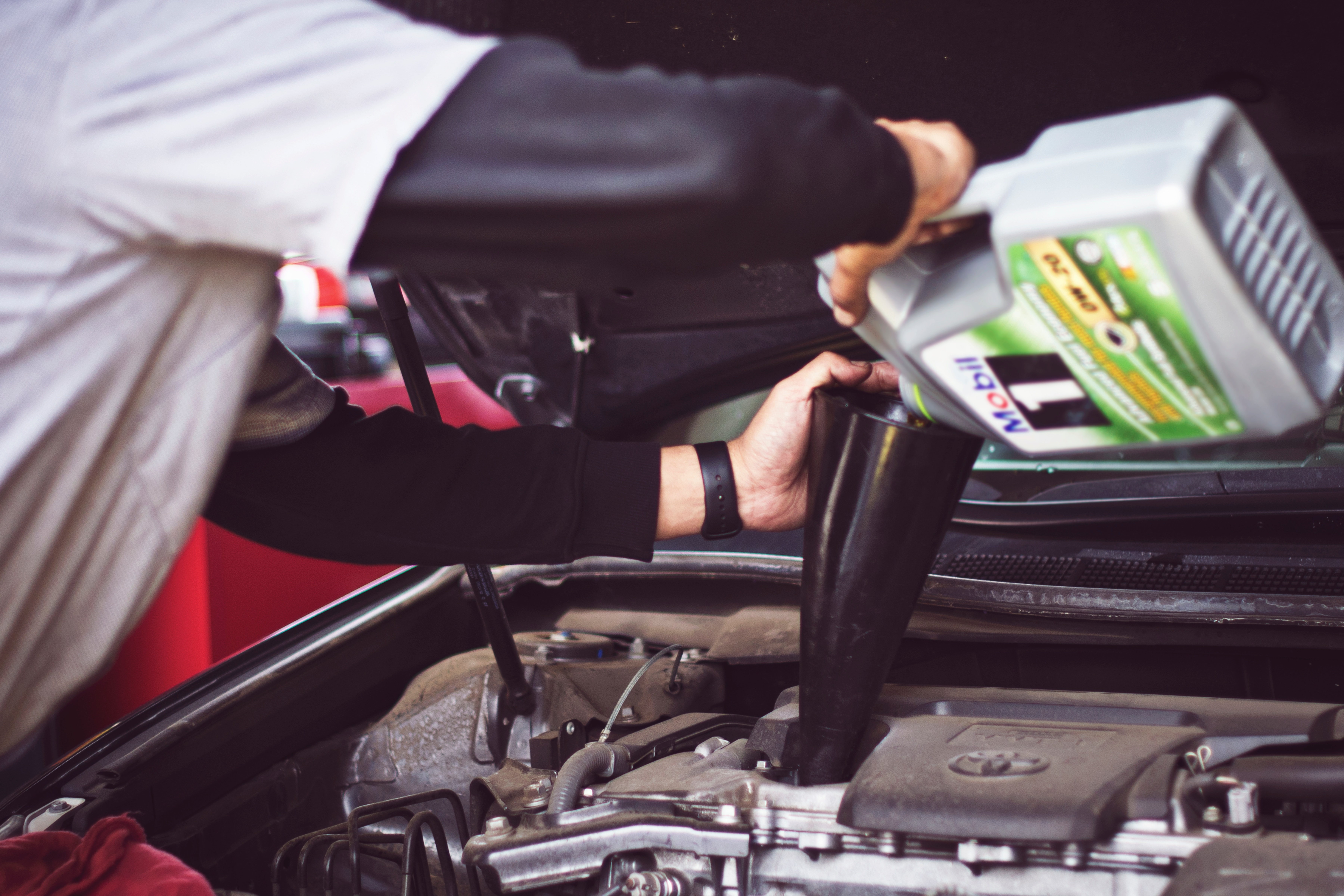 tim-mossholder-V37iTrYZz2E-unsplash Motor Trade Insurance for Young Drivers