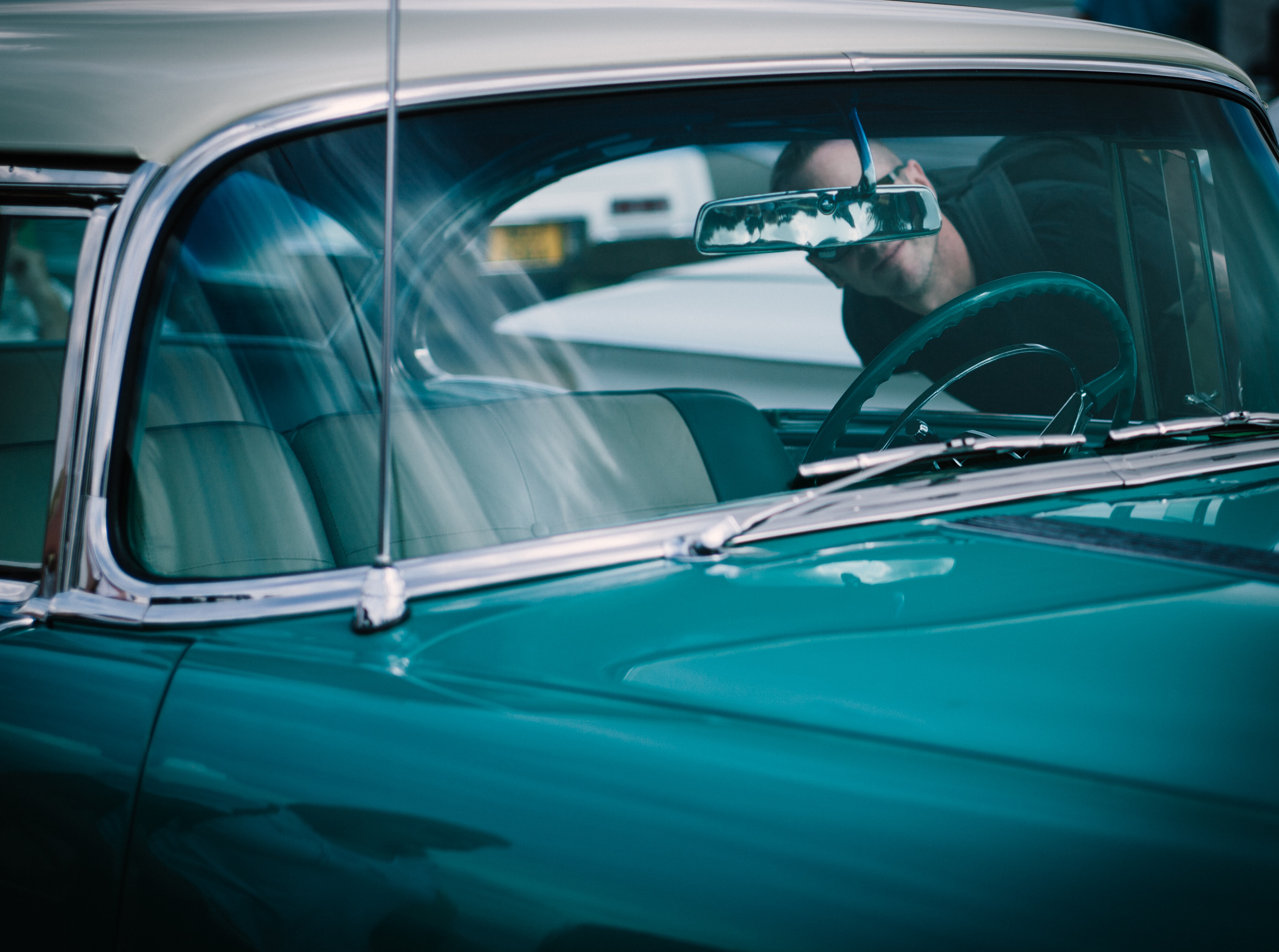 Finding the Right Windscreen Fitter Insurance
